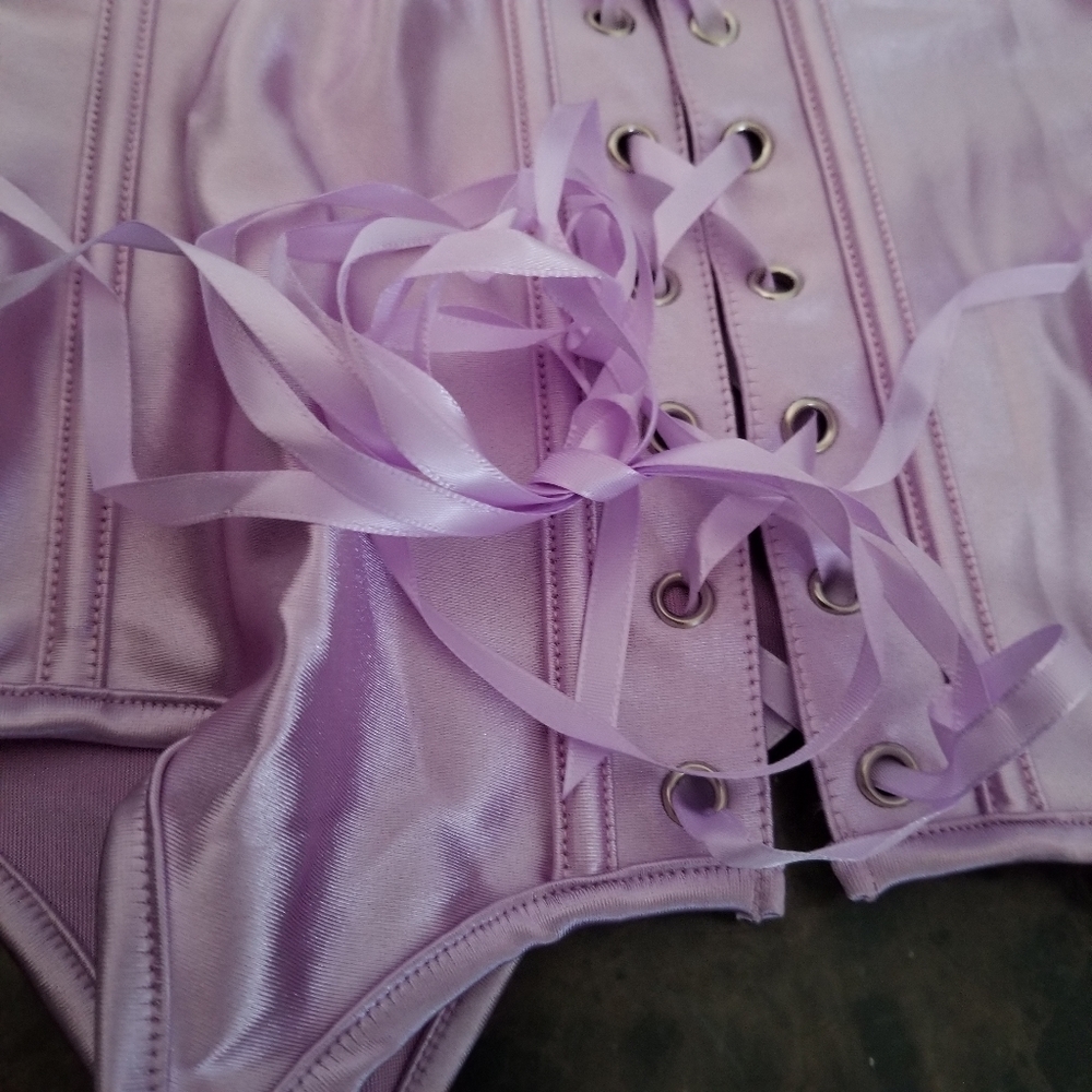 Corset - Picture 4 of 7